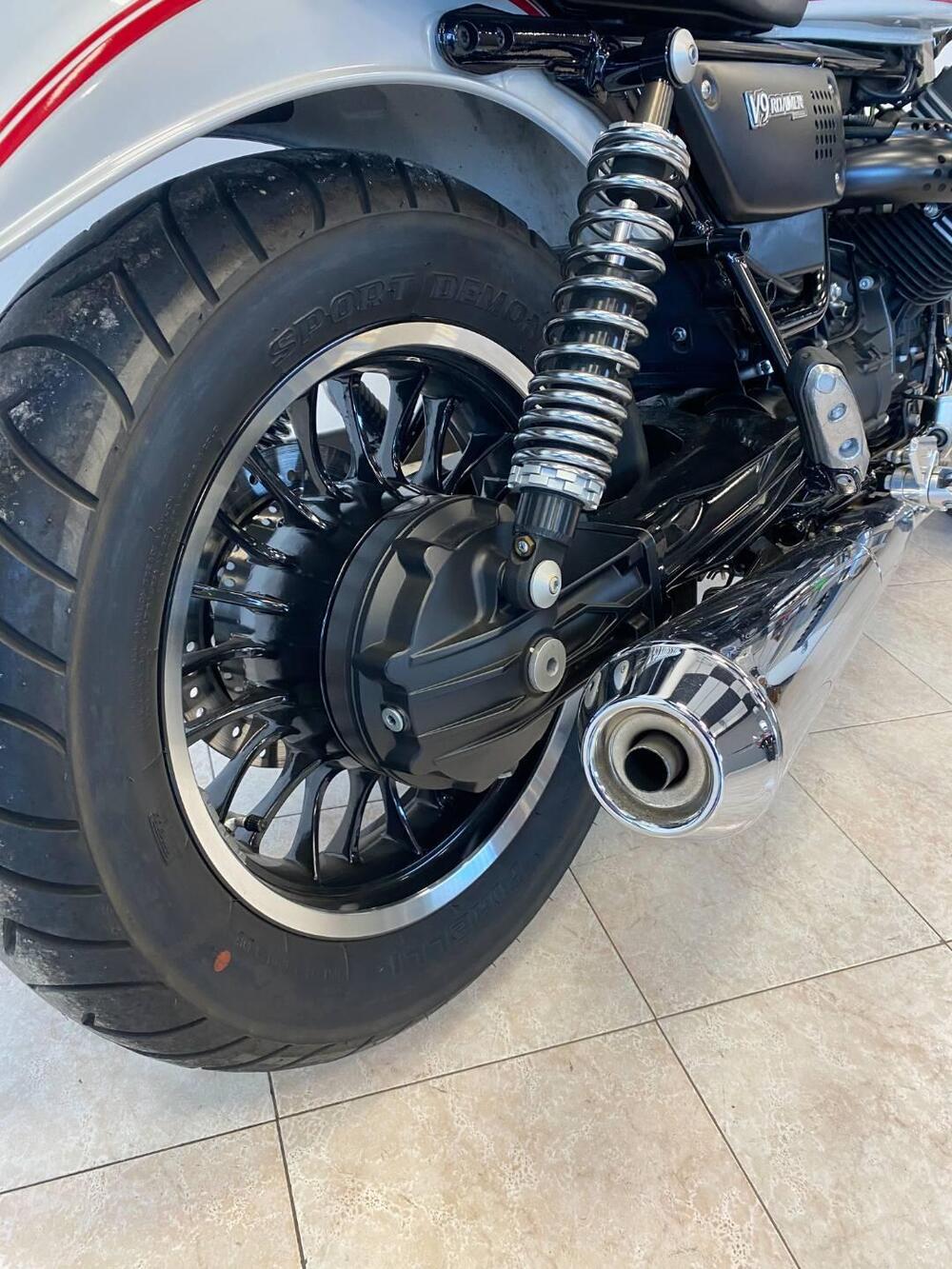 Moto Guzzi V9 Roamer (2018 - 20) (19)