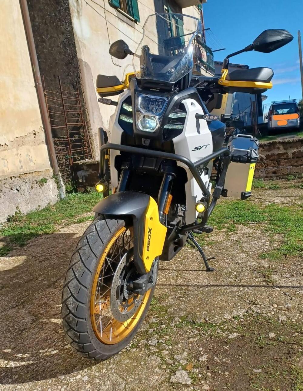 QJ Motor SVT 650 X (2024) (2)