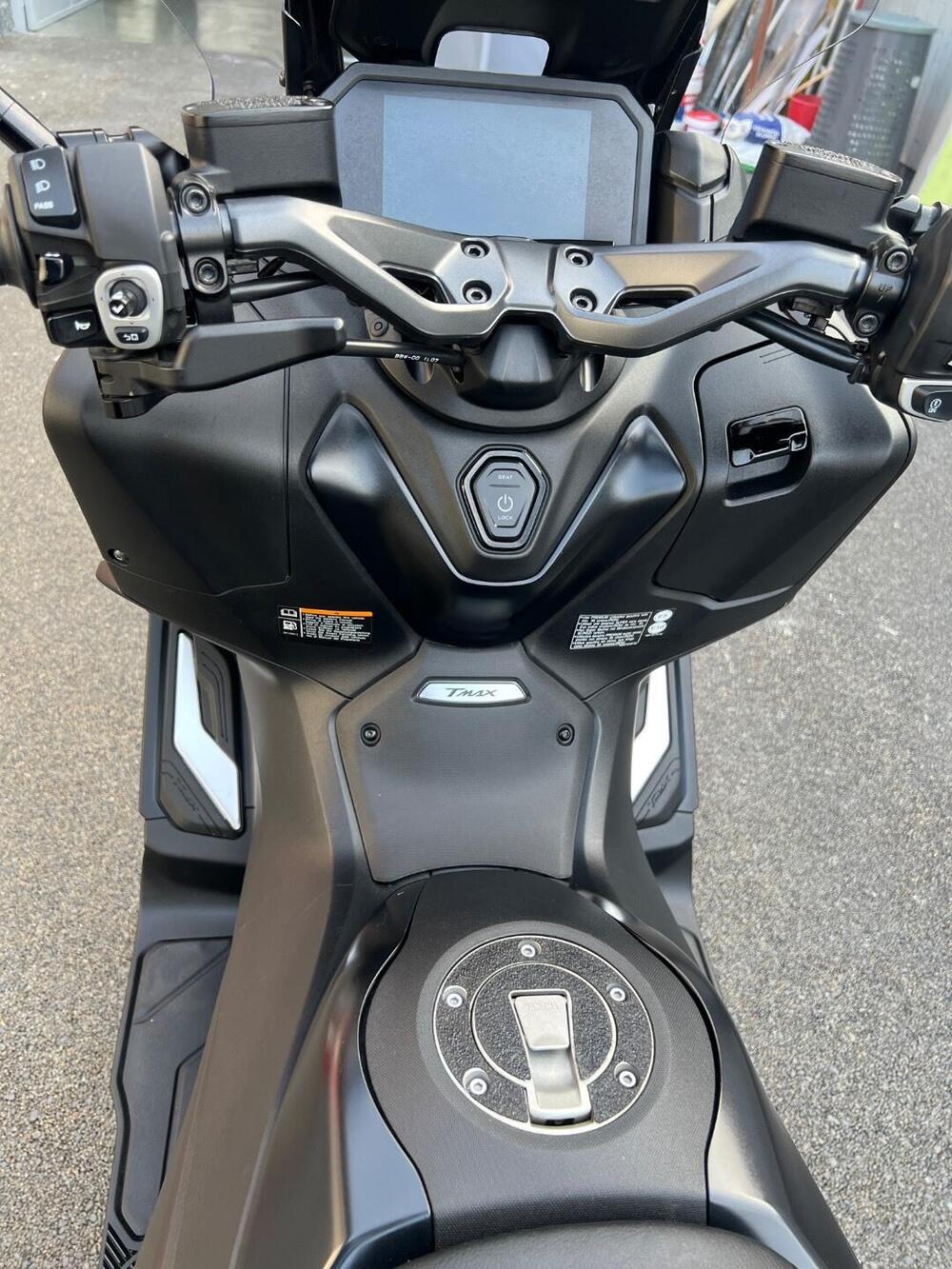 Yamaha T-Max 560 (2022 - 24) (9)