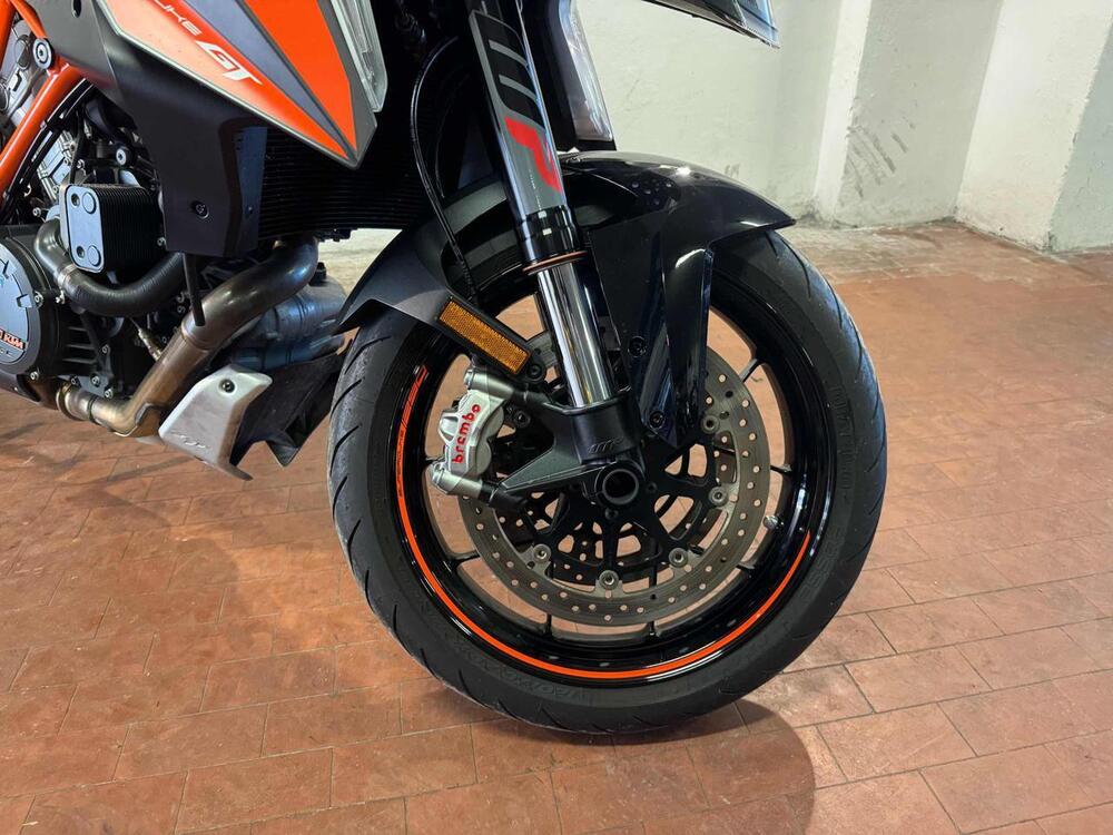 KTM 1290 Super Duke GT (2021) (2)
