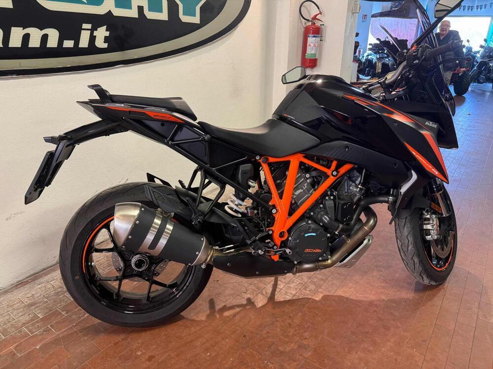 KTM 1290 Super Duke GT (2021) (3)
