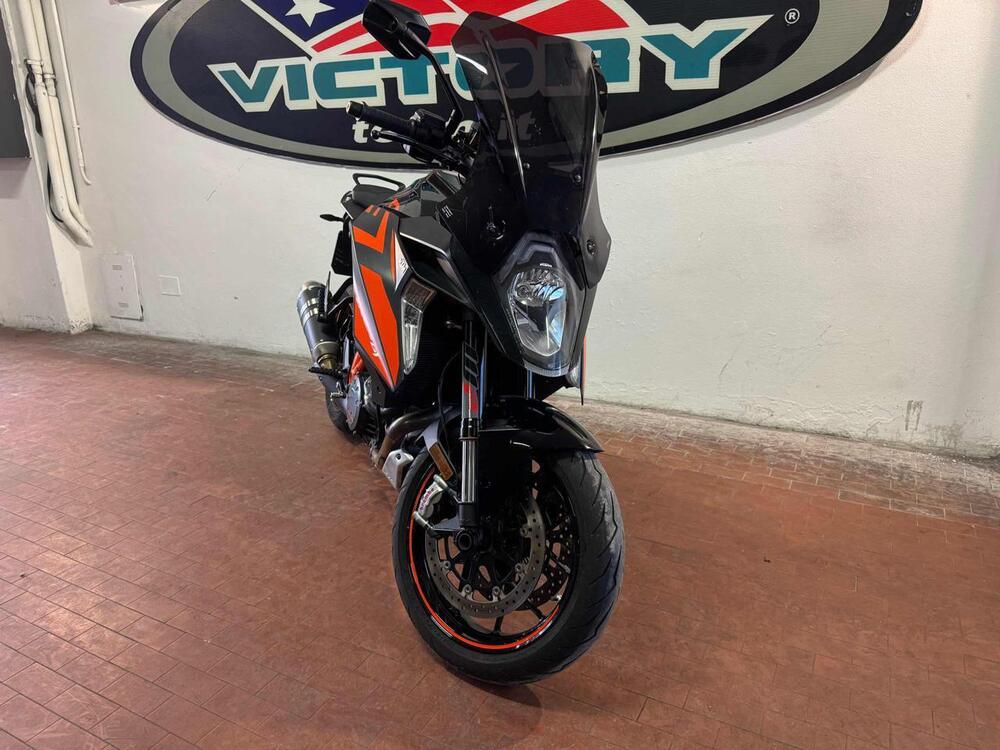 KTM 1290 Super Duke GT (2021) (4)