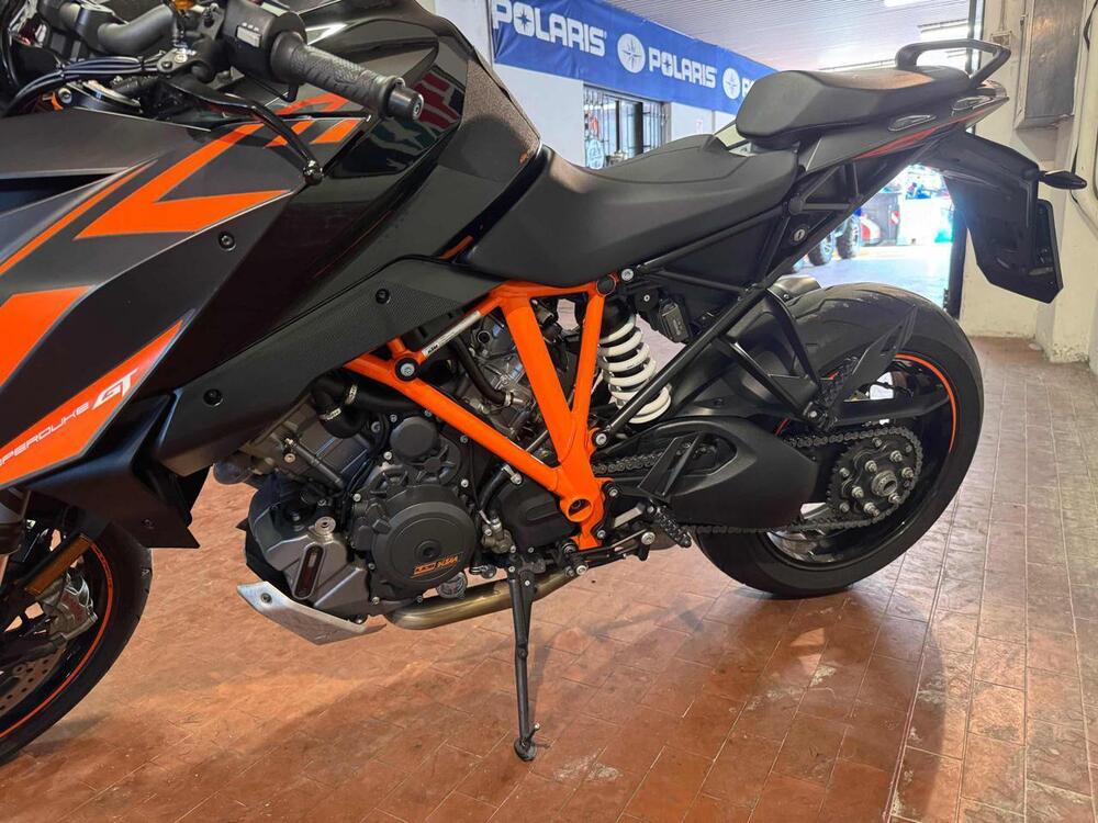 KTM 1290 Super Duke GT (2021) (6)