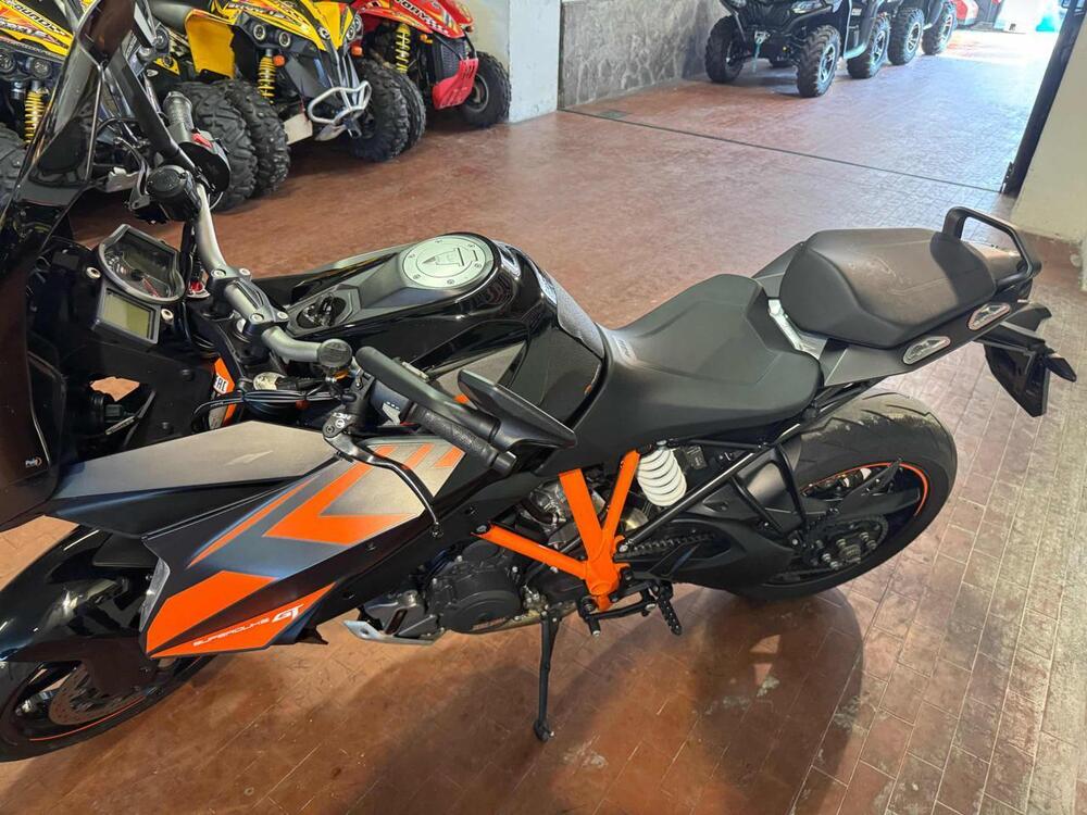 KTM 1290 Super Duke GT (2021) (7)