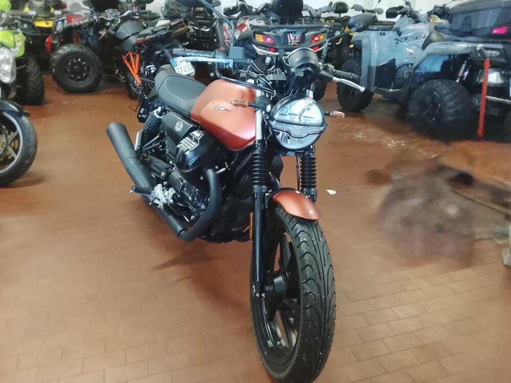 Moto Guzzi V7 Stone (2021 - 24)