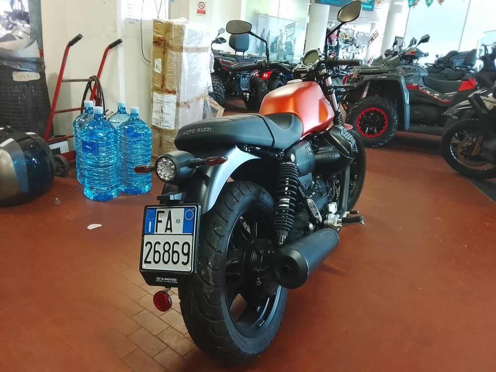 Moto Guzzi V7 Stone (2021 - 24) (4)