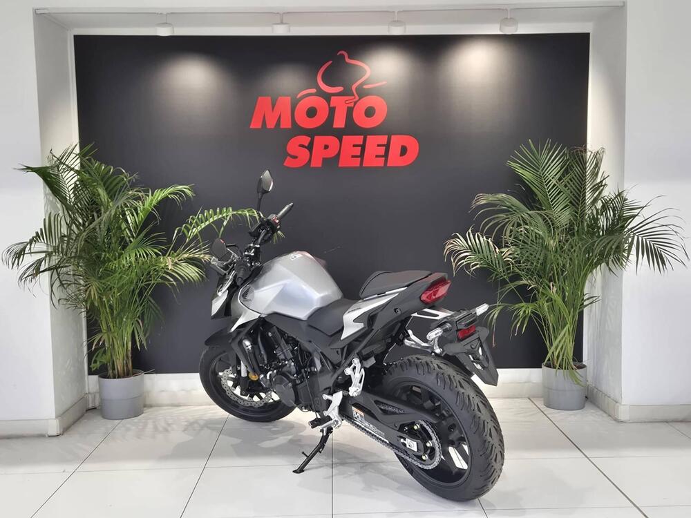 Honda CB 750 Hornet (2025) (6)