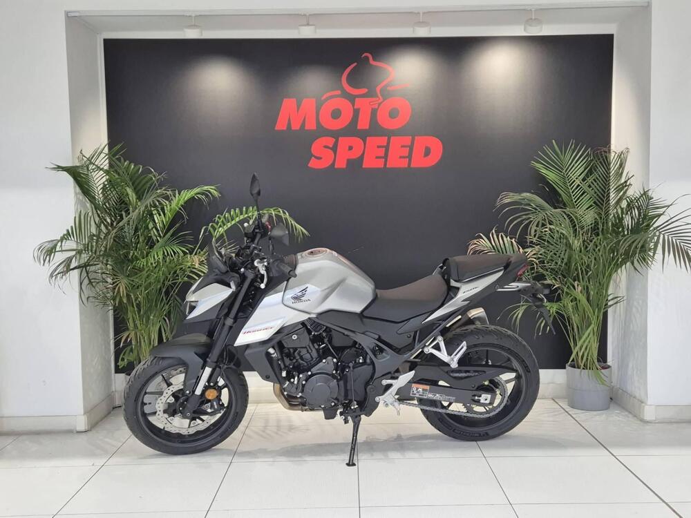 Honda CB 750 Hornet (2025) (5)