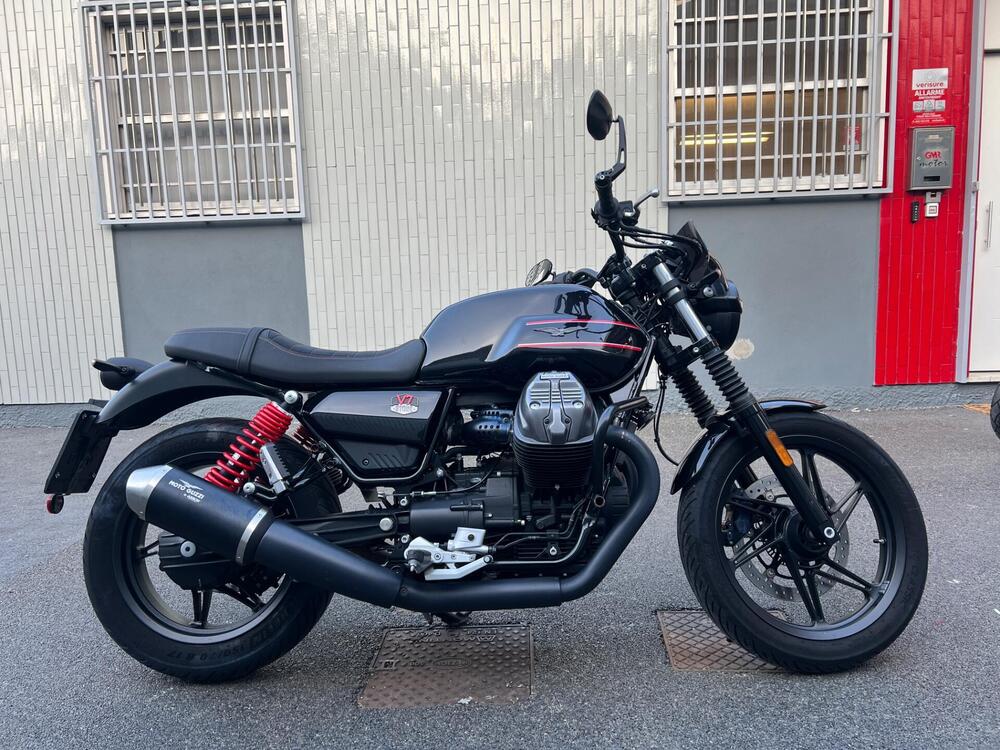 Moto Guzzi V7 Stone Special Edition (2022 - 25) (2)
