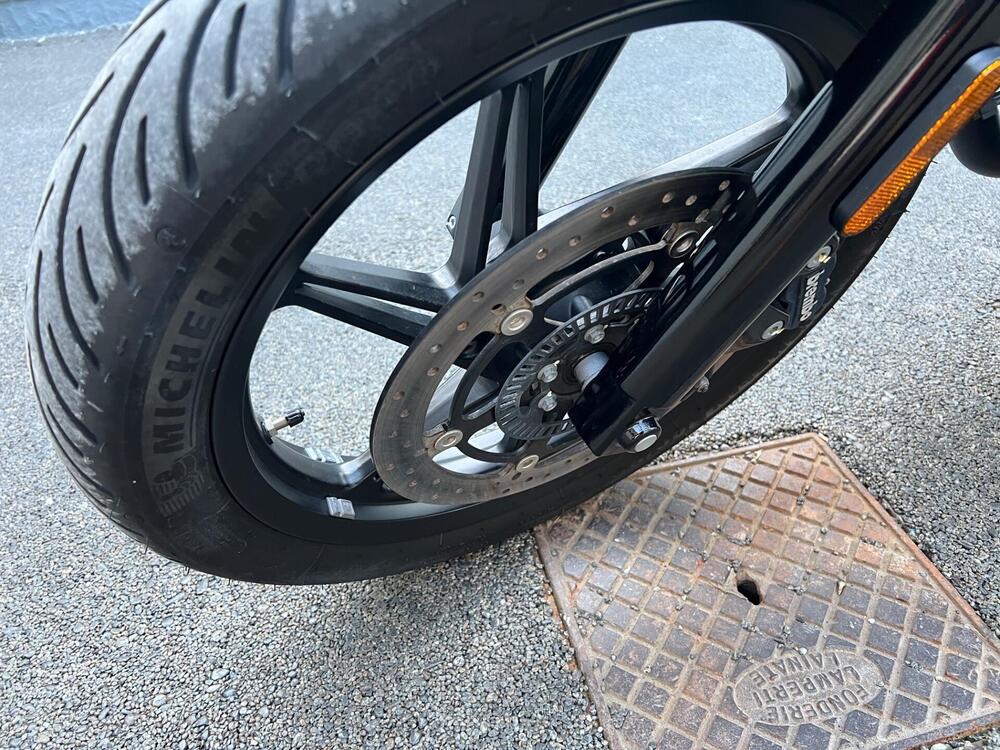 Moto Guzzi V7 Stone Special Edition (2022 - 25) (19)