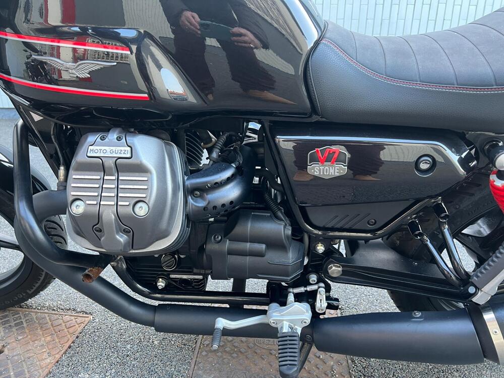 Moto Guzzi V7 Stone Special Edition (2022 - 25) (12)