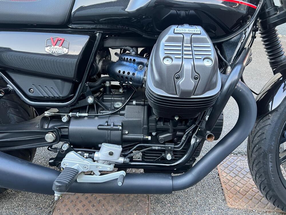 Moto Guzzi V7 Stone Special Edition (2022 - 25) (10)