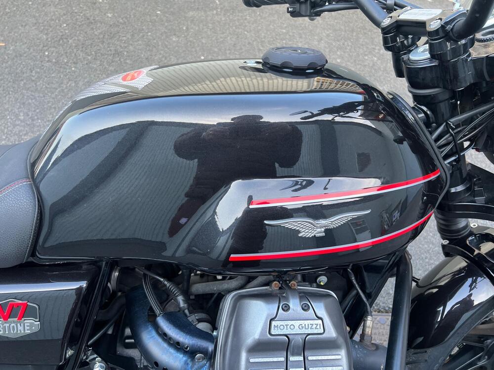 Moto Guzzi V7 Stone Special Edition (2022 - 25) (7)