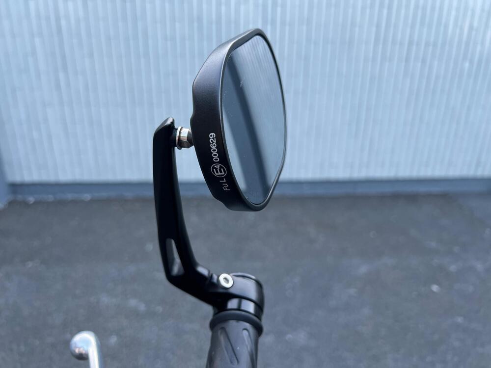 Moto Guzzi V7 Stone Special Edition (2022 - 25) (13)