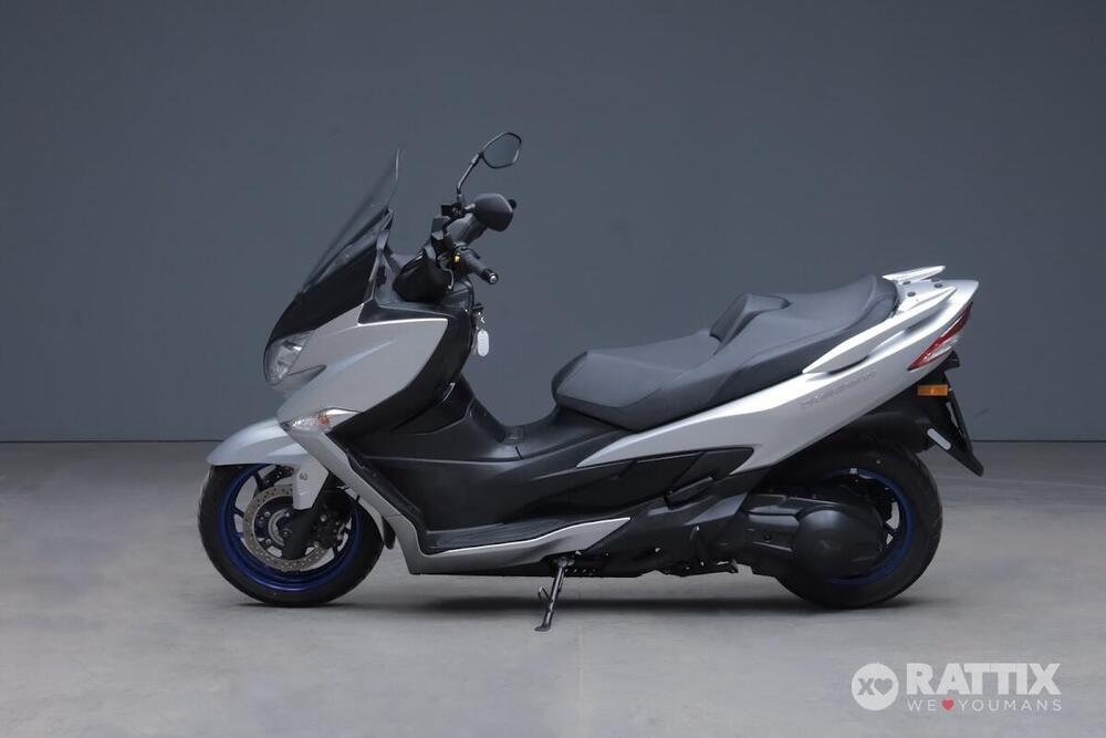 Suzuki Burgman 400 (2022 - 24) (3)