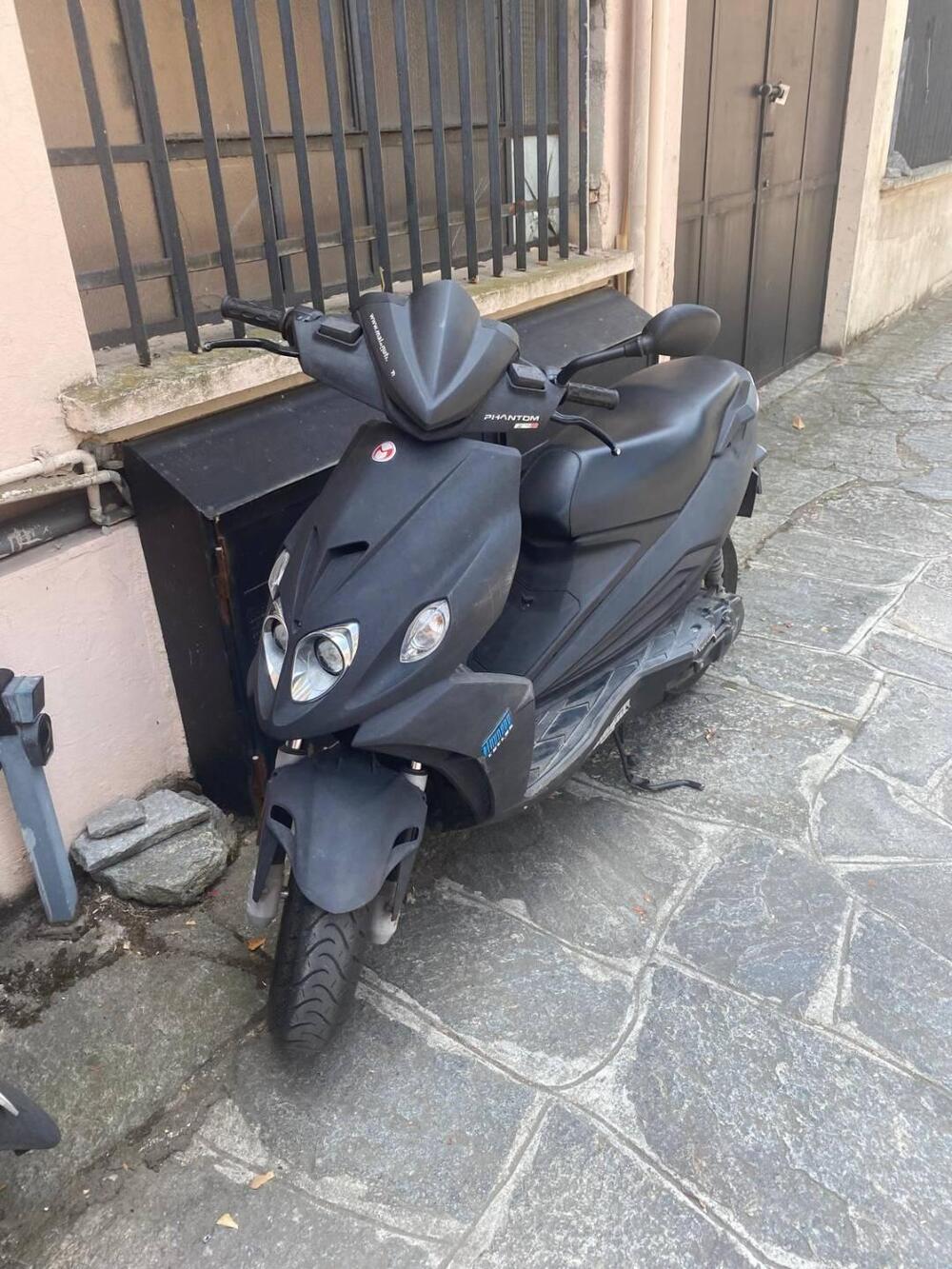 Malaguti F12 Phantom 50 R Liquid Cooled (2008 - 11) (2)