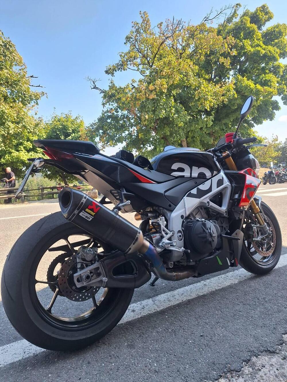 Aprilia Tuono V4 Factory (2021 - 24) (2)