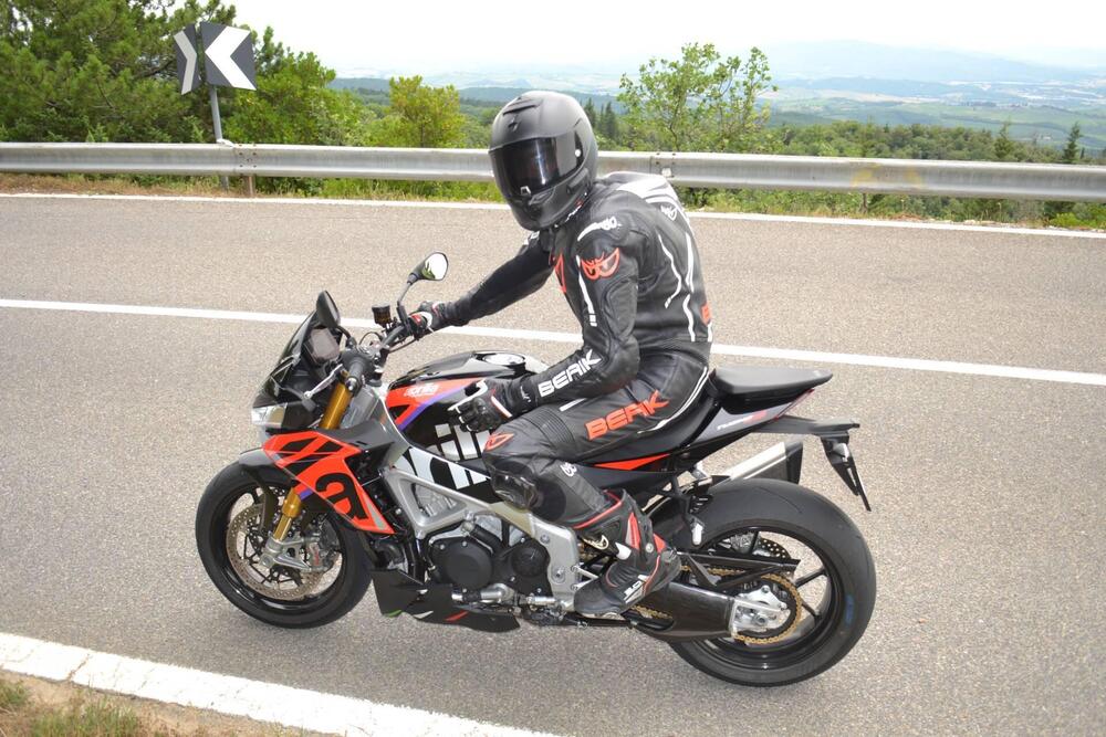 Aprilia Tuono V4 Factory (2021 - 24) (5)