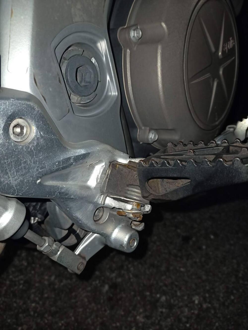 Aprilia Dorsoduro 750 (2009 - 14) (5)