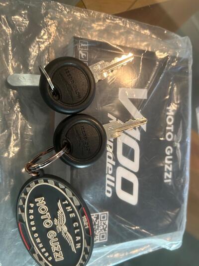 Moto Guzzi V100 Mandello (2022 - 24) usata