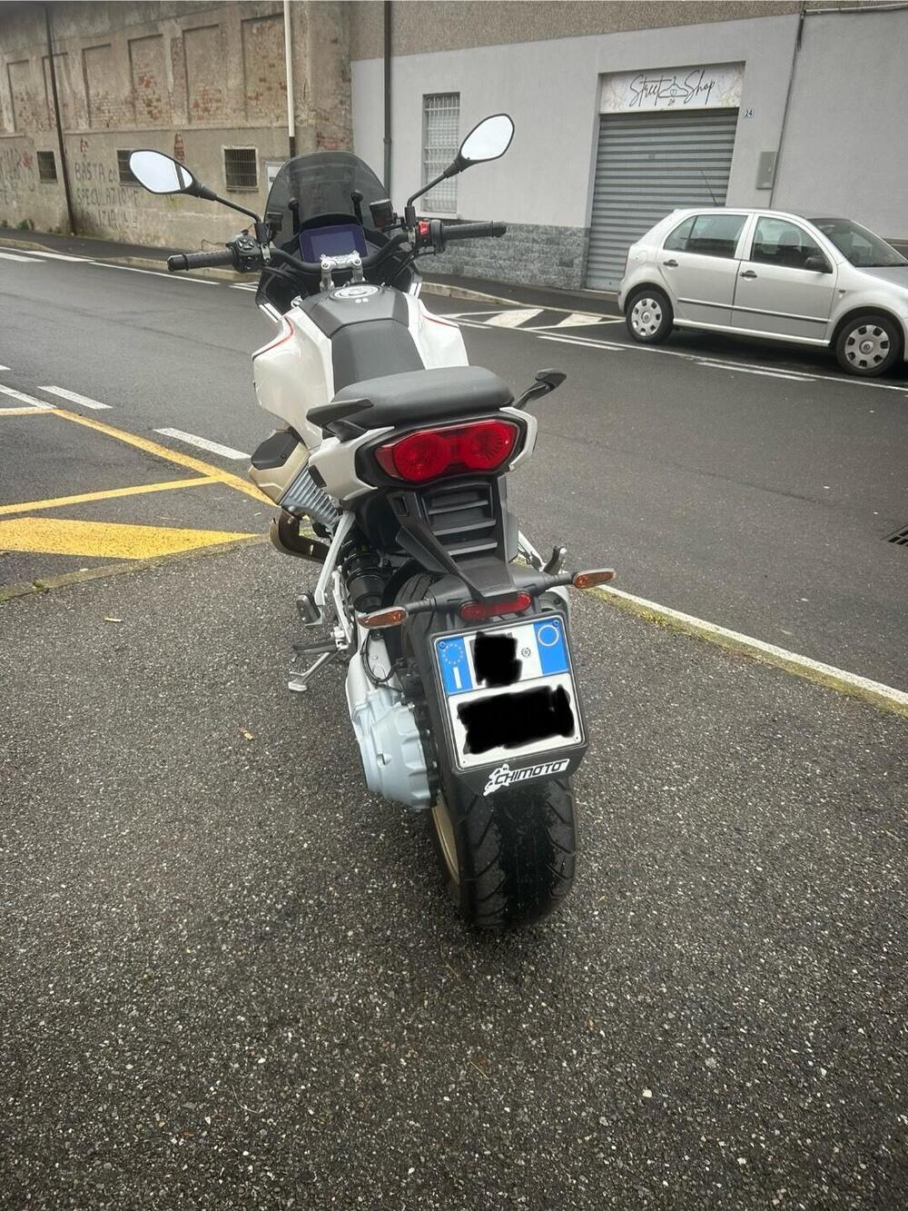 Moto Guzzi V100 Mandello (2022 - 24) (7)