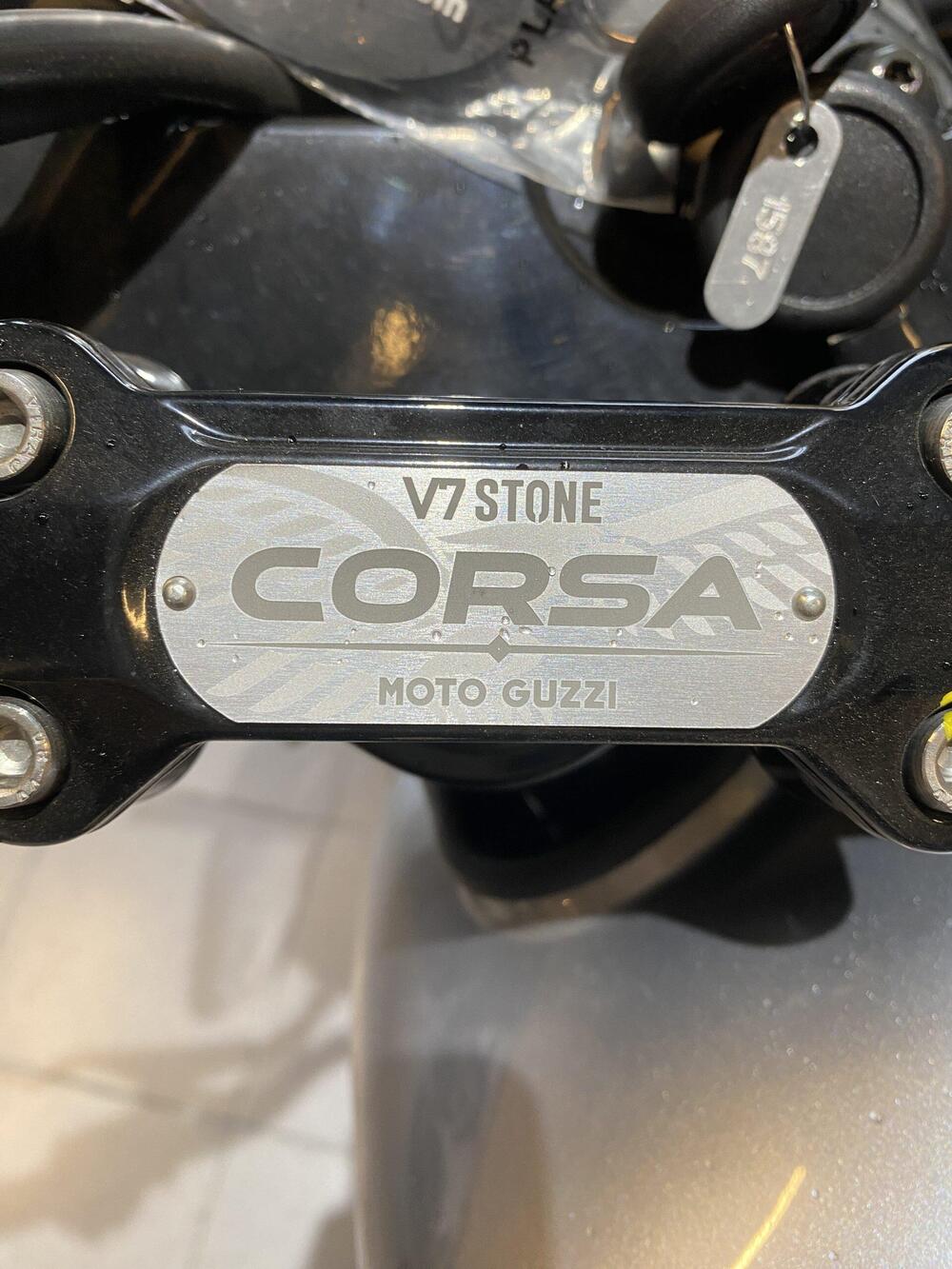 Moto Guzzi V7 Stone Corsa (2023 - 25) (3)