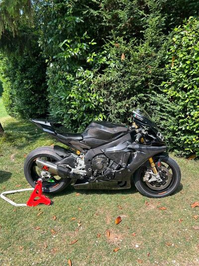 Yamaha YZF R1 M (2015 - 16) usata