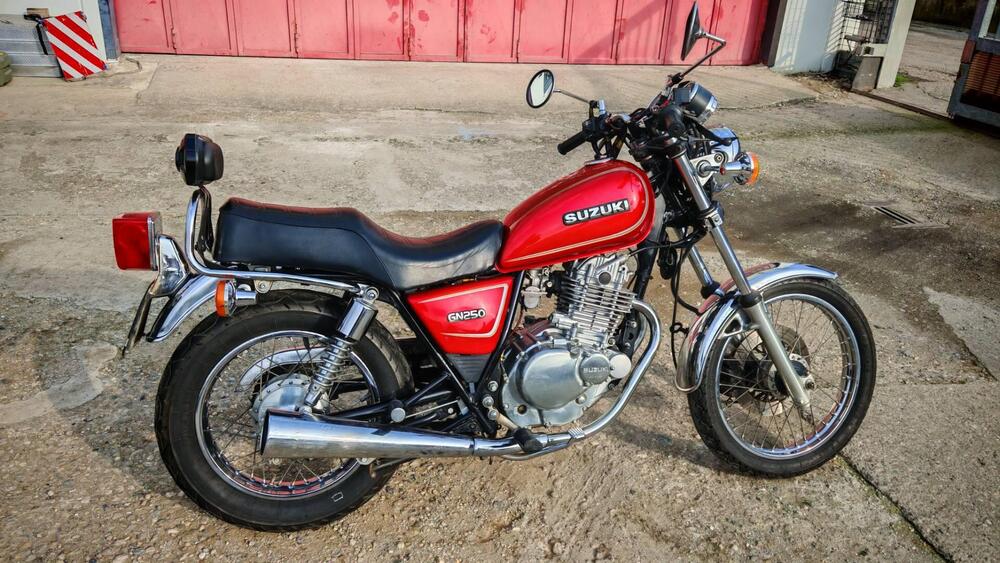 Suzuki GN 250 (5)