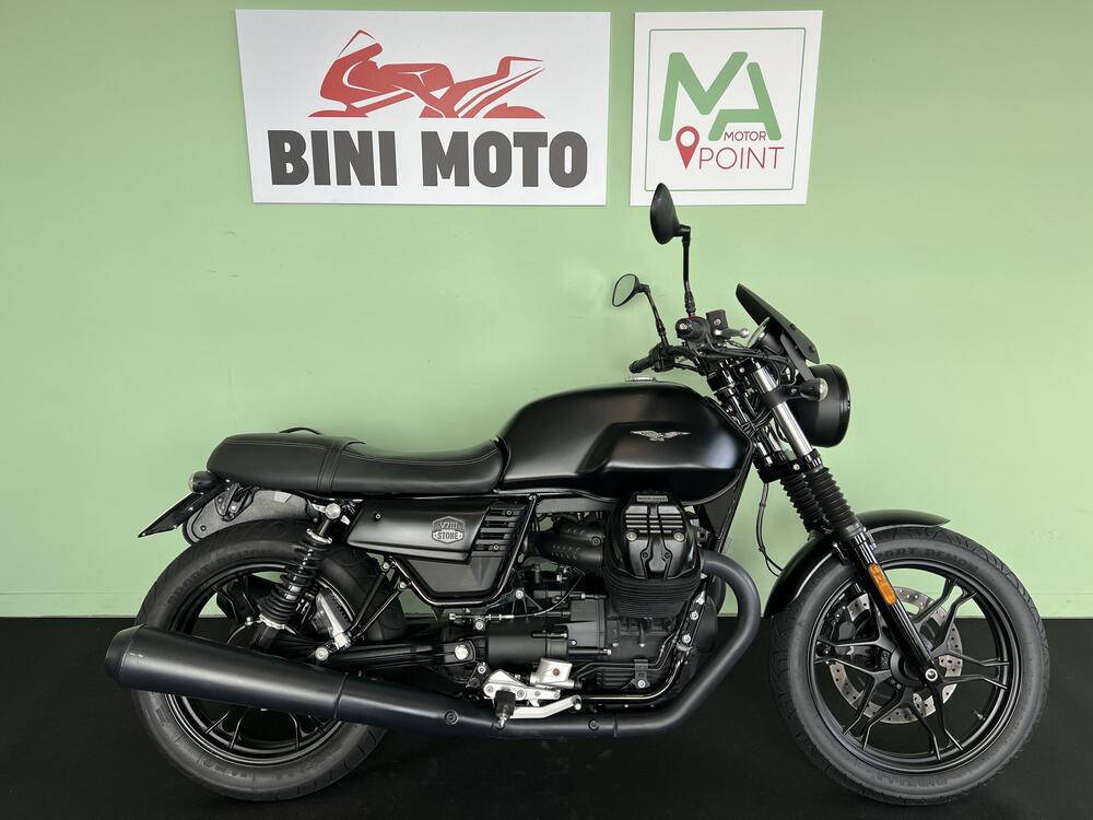 Moto Guzzi V7 III Stone (2017 - 20)