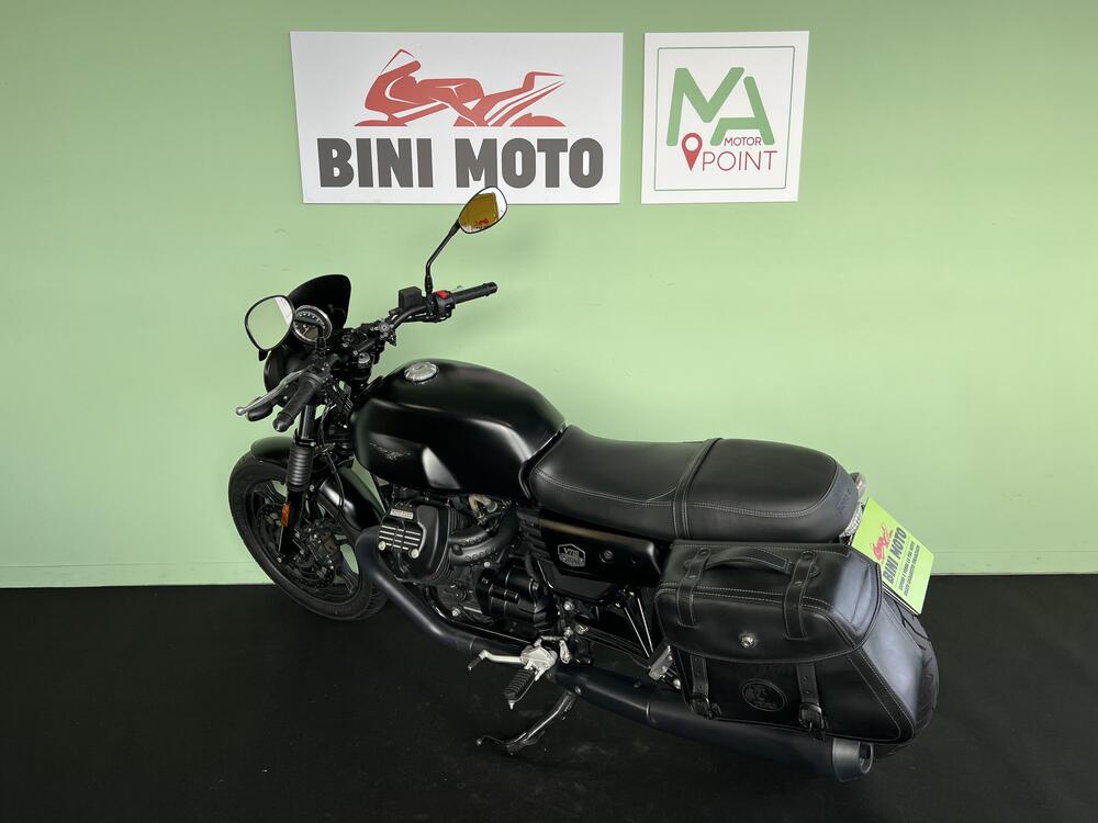 Moto Guzzi V7 III Stone (2017 - 20) (6)