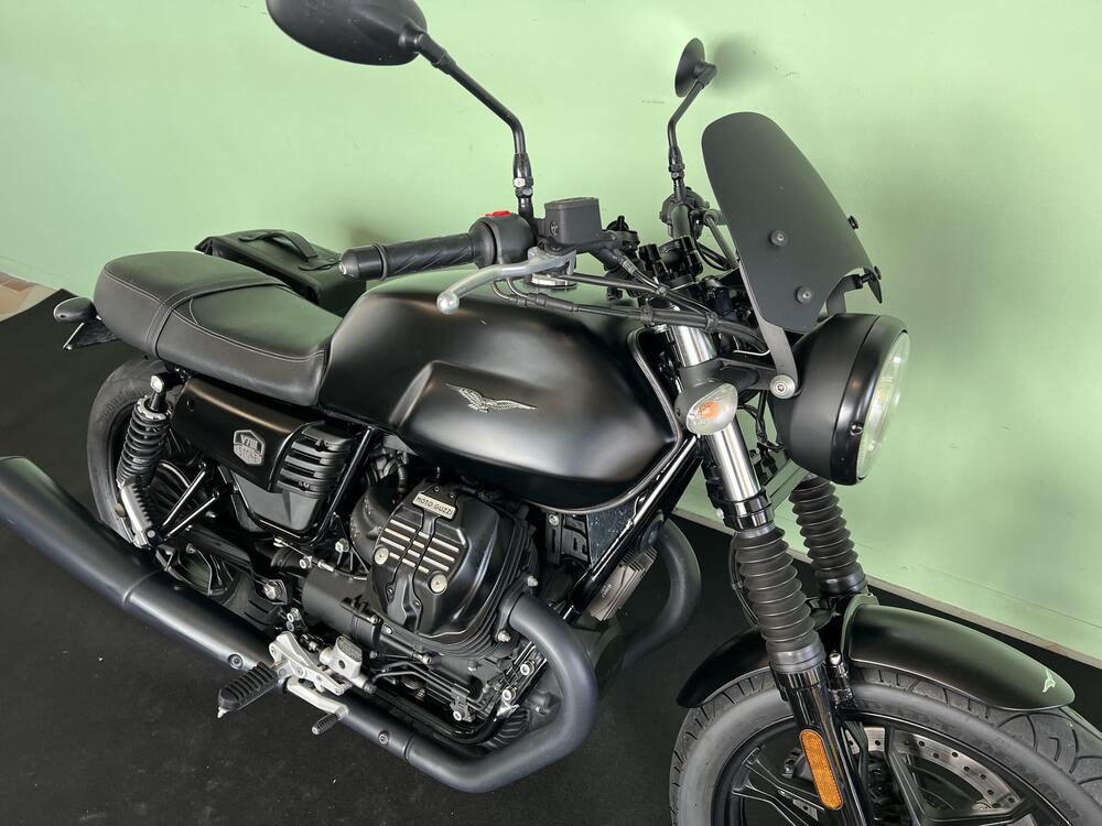 Moto Guzzi V7 III Stone (2017 - 20) (11)
