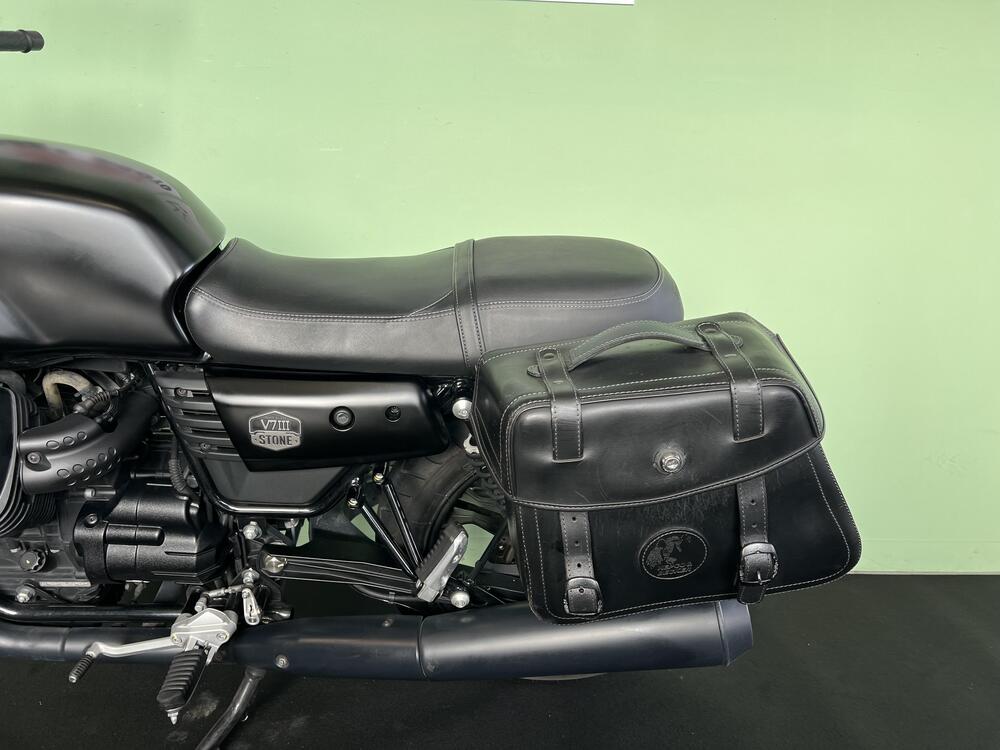 Moto Guzzi V7 III Stone (2017 - 20) (13)