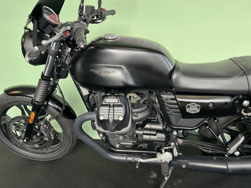 Moto Guzzi V7 III Stone (2017 - 20) (15)