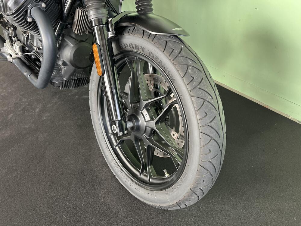 Moto Guzzi V7 III Stone (2017 - 20) (17)
