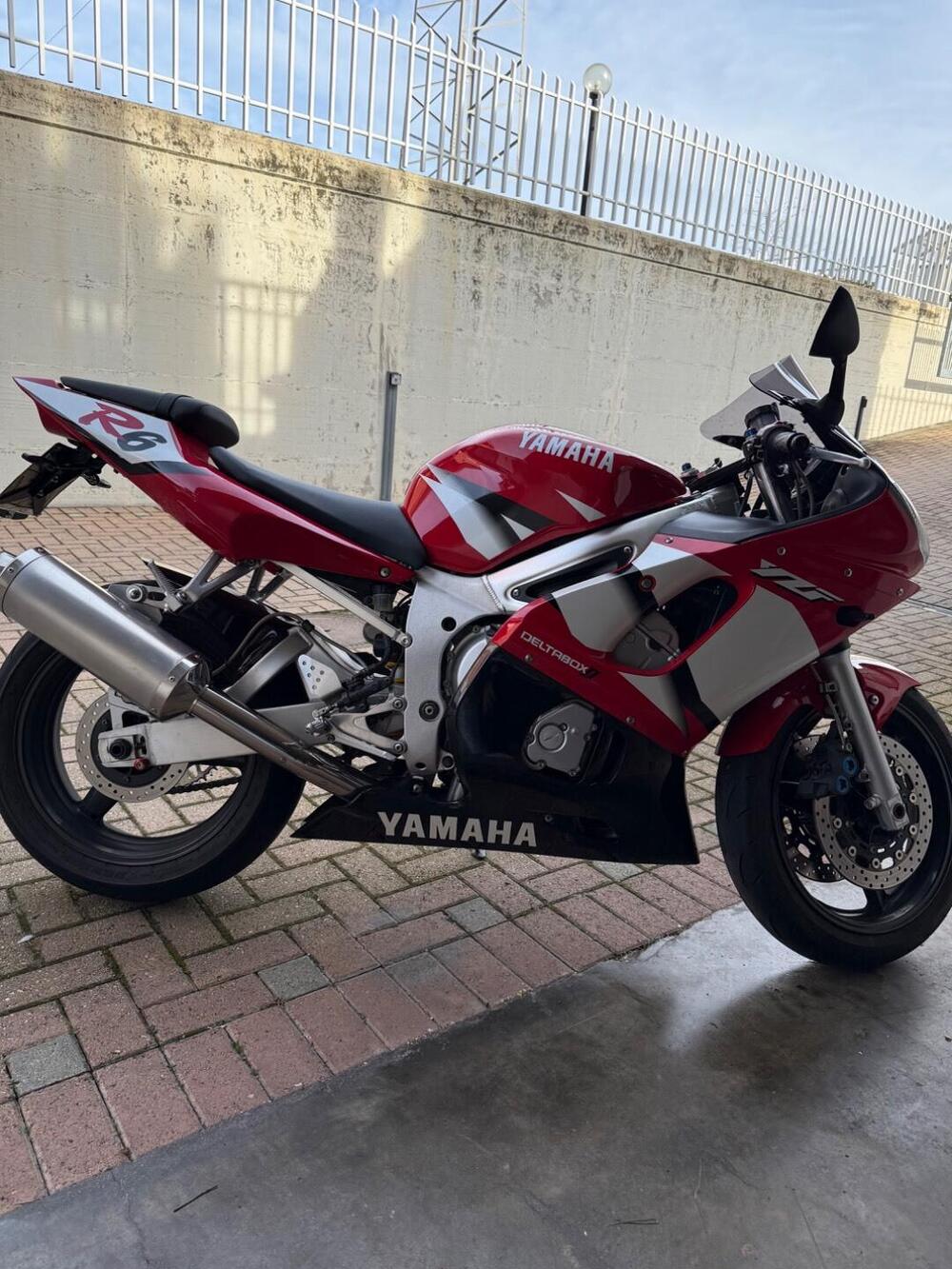 Yamaha YZF R6 (2001 - 02) (3)