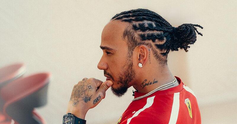 F1. &ldquo;Mi sento ancora un diciottenne&rdquo;: Lewis Hamilton &egrave; carico per il 2026 con la Ferrari. L&rsquo;obiettivo? &ldquo;Vincere&rdquo;