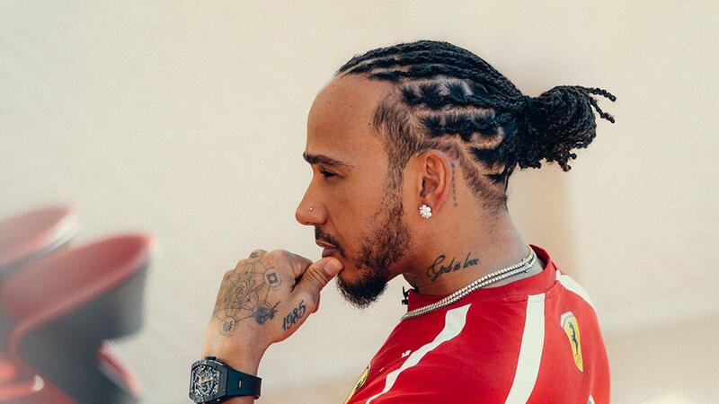 F1. &ldquo;Mi sento ancora un diciottenne&rdquo;: Lewis Hamilton &egrave; carico per il 2026 con la Ferrari. L&rsquo;obiettivo? &ldquo;Vincere&rdquo;