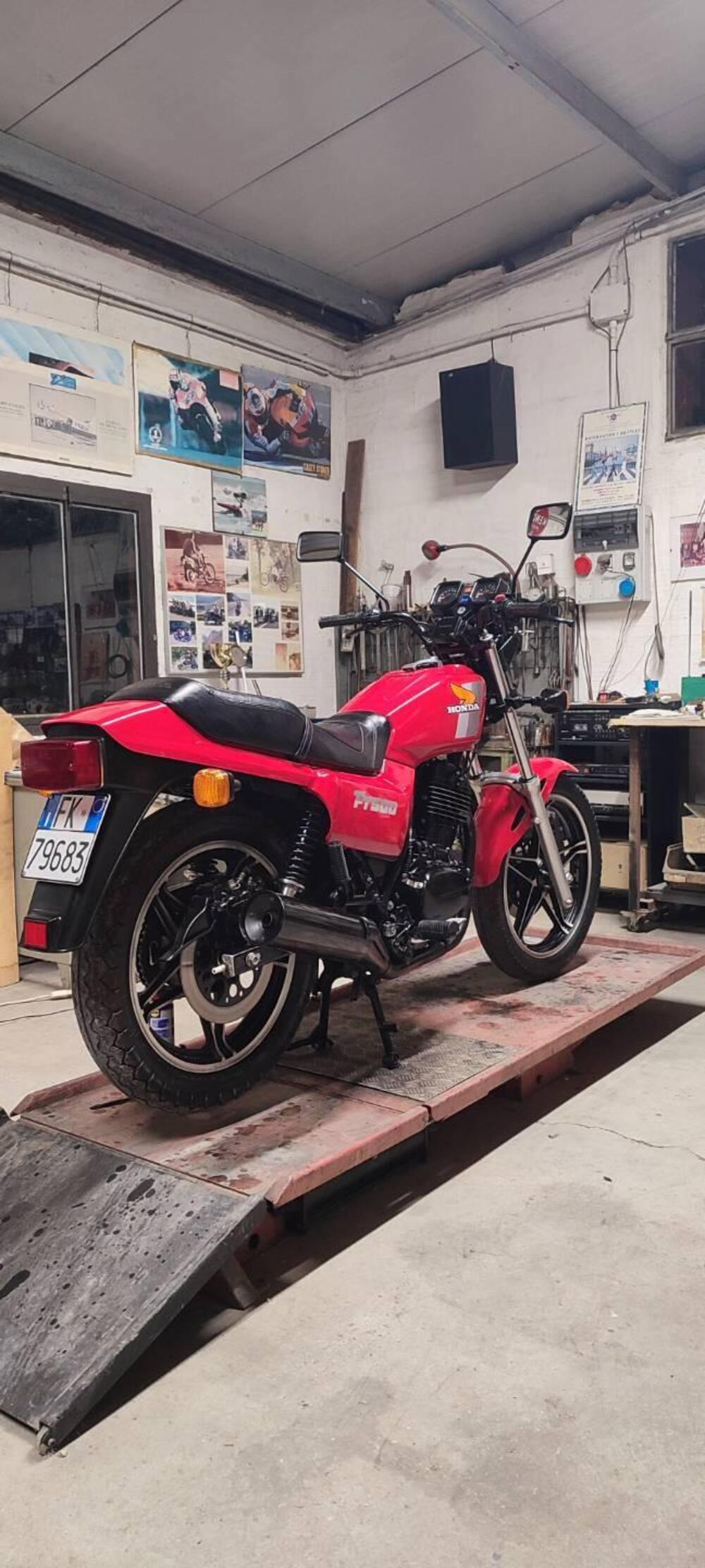 Honda FT 500 (6)