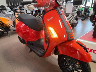 Vespa GTS 300 Super (2023 - 24) usata