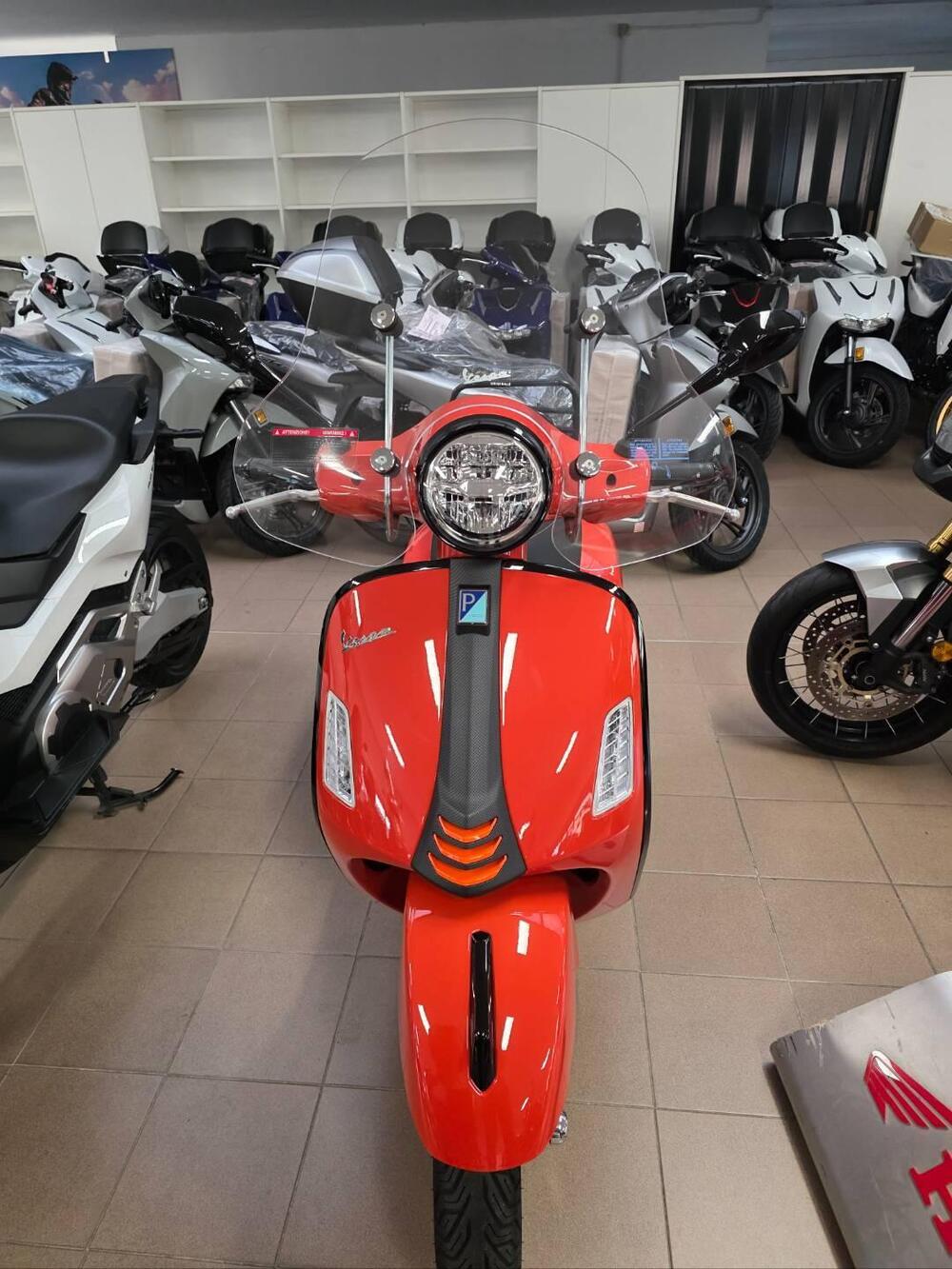 Vespa GTS 300 Super (2023 - 24) (2)
