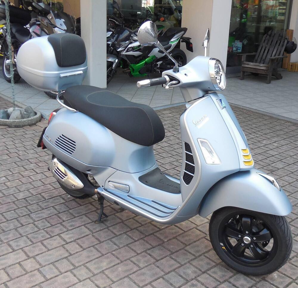 Vespa GTS 300 Hpe Super Tech (2019) (4)