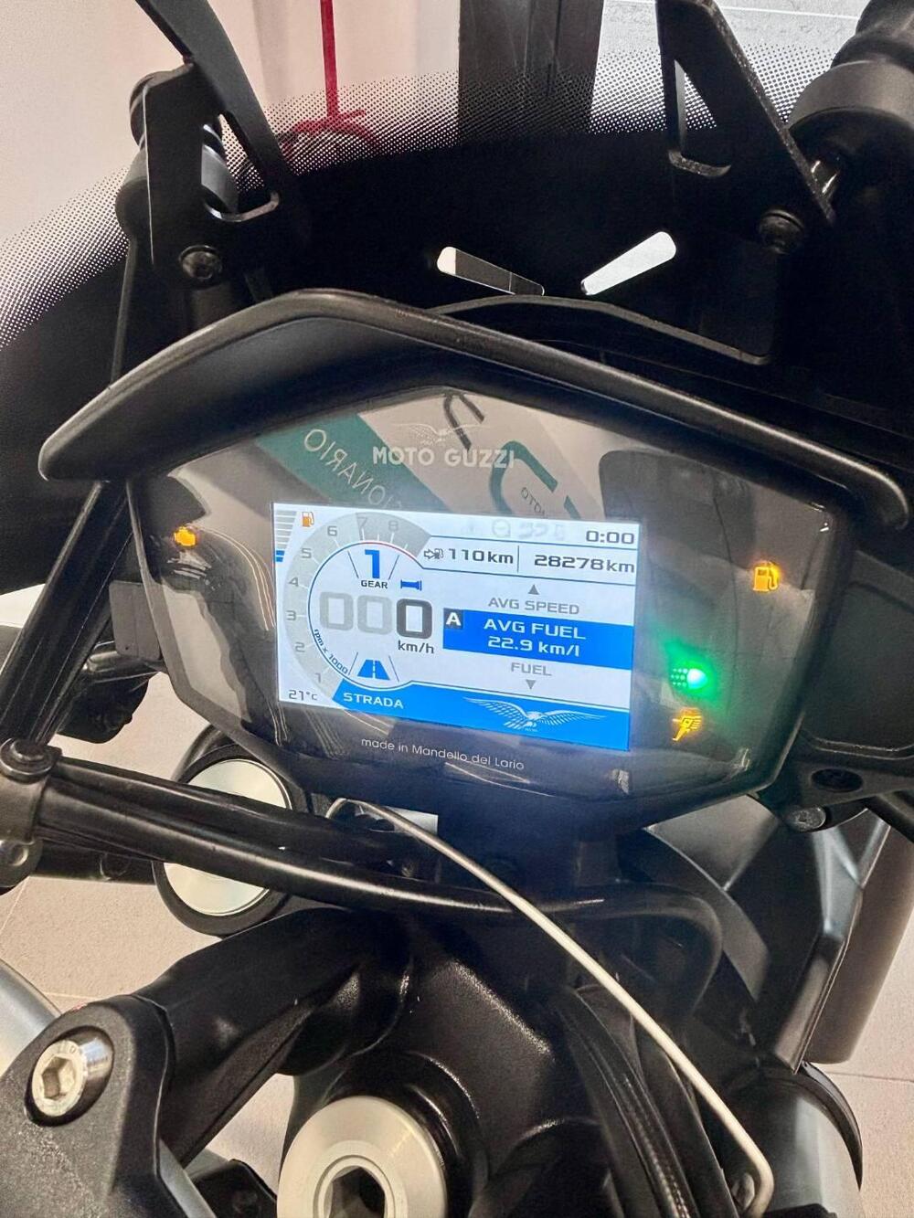 Moto Guzzi V85 TT (2021 - 23) (5)