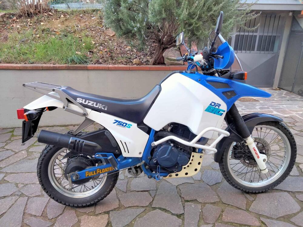 Suzuki DR 750 BIG (3)