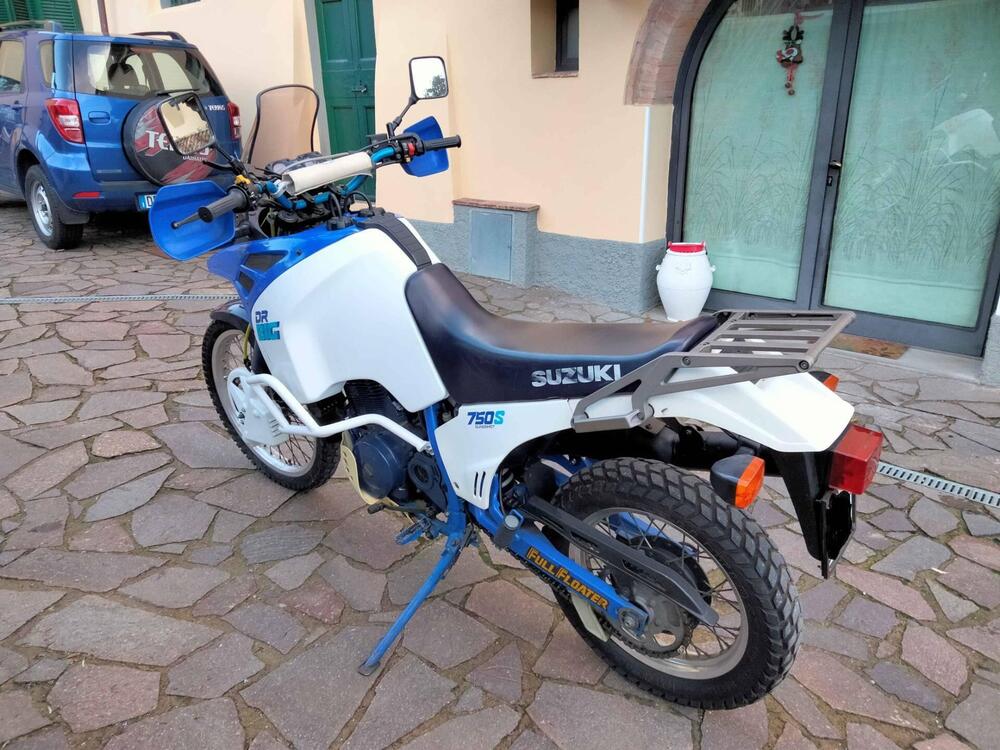 Suzuki DR 750 BIG (4)