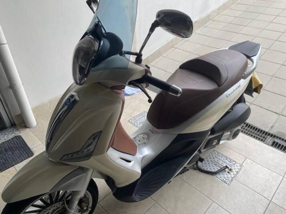 Piaggio Beverly 300 i.e. (2010 - 16) (2)