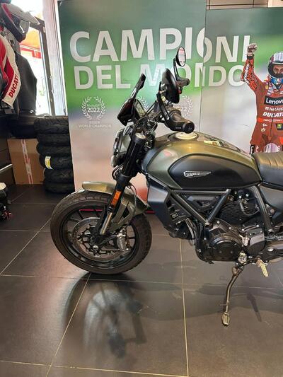 Ducati Scrambler 800 Icon Dark (2025 - 26) usata