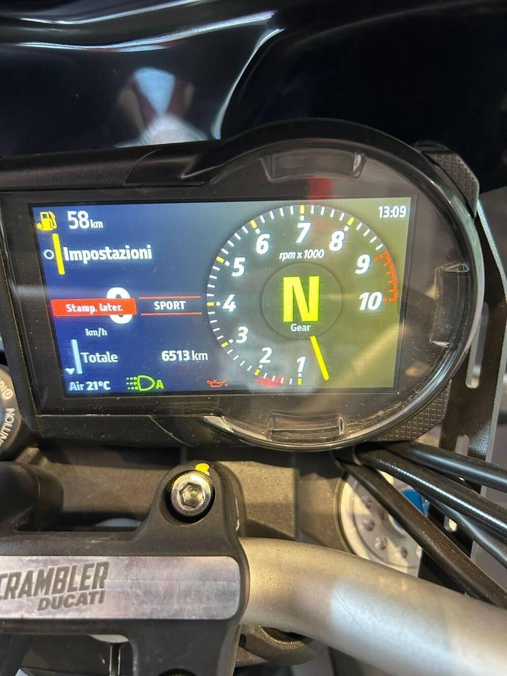 Ducati Scrambler 800 Icon Dark (2025 - 26) (2)