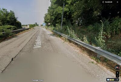 Buche in strada? Questo comune ha vietato il transito a moto e scooter perch&eacute; non ha i soldi per ripararle