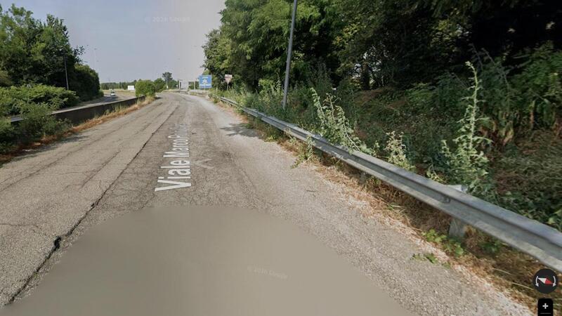 Buche in strada? Questo comune ha vietato il transito a moto e scooter perch&eacute; non ha i soldi per ripararle