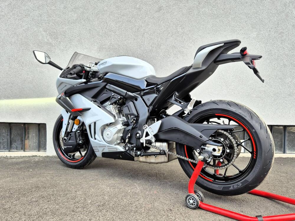 CFMOTO 675SR-R (2025 - 26) (6)